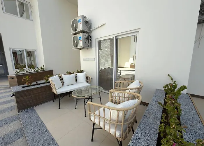 Peaks - La Vista One Bedroom Pool View 公寓 洪加達