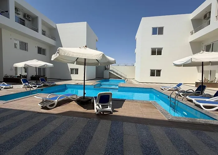 Peaks - La Vista One Bedroom Pool View 洪加達